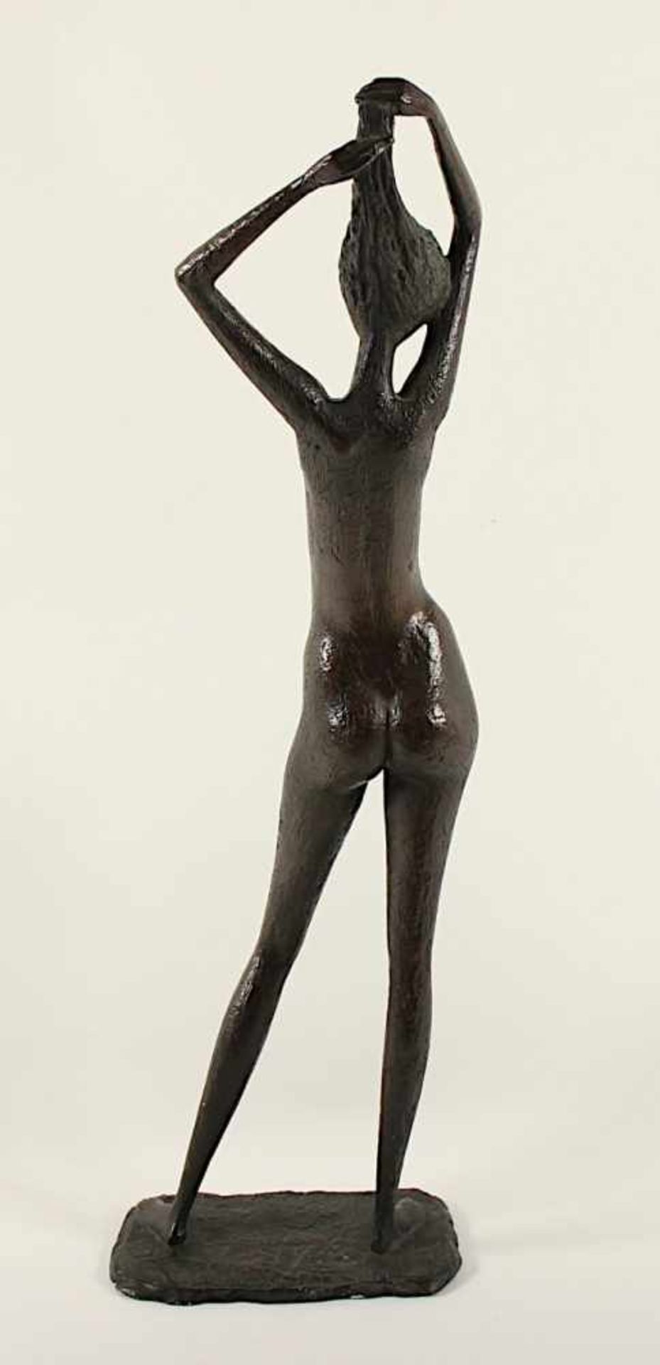 NEUHAUS, Giselher, "Frauenakt", Bronze, H 81, auf dem Sockel signiert - Bild 3 aus 4
