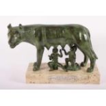 DIE KAPITOLINISCHE WÖLFIN, Romulus und Remus säugend, (die mythischen Gründer Roms), Bronze, grün