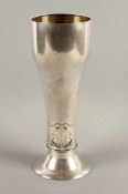 GROSSE JUGENDSTIL-VASE, 800/ooo, oberhalb des Fußes ein breites ornamentales Reliefband, H 37, 862g,