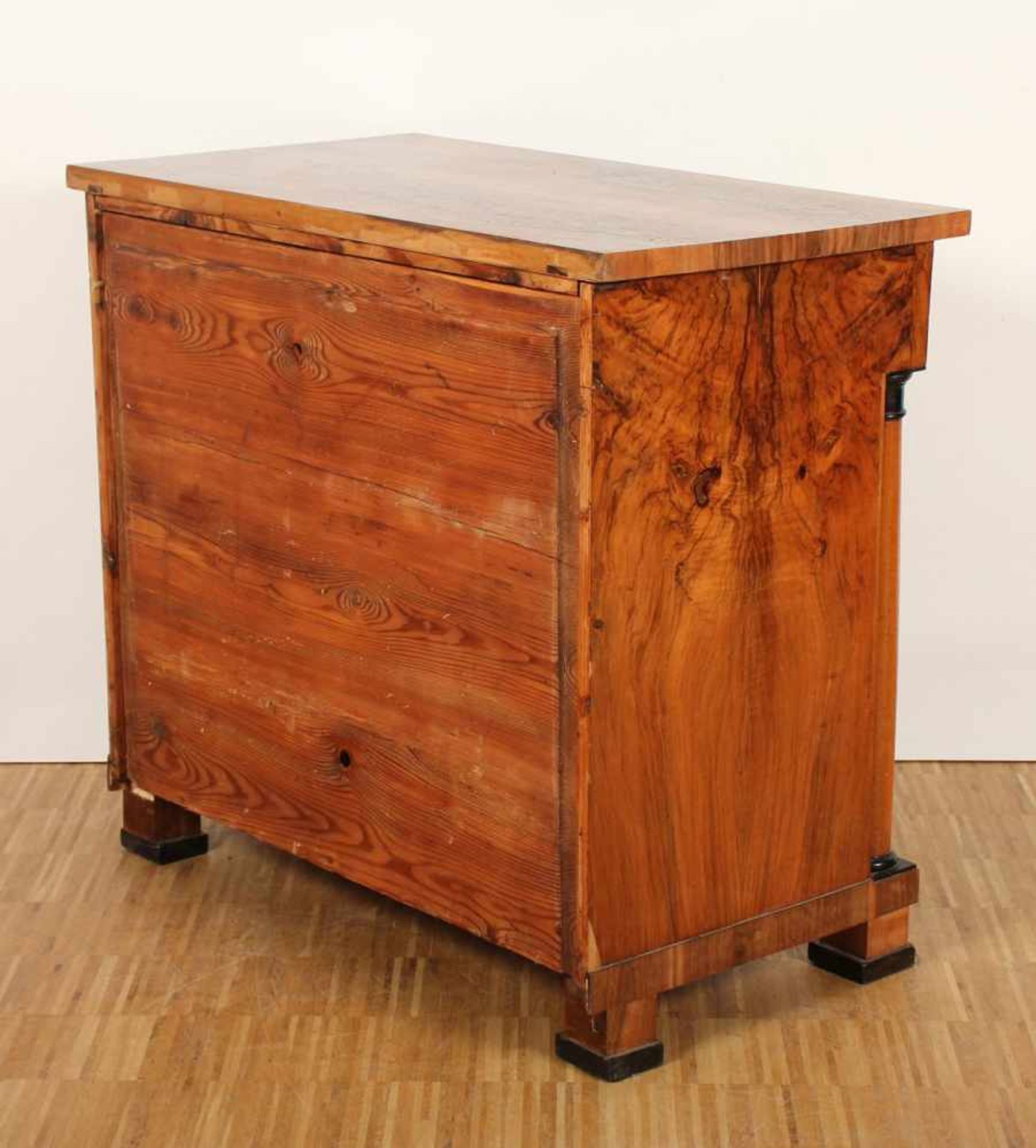 BIEDERMEIER-HALBSCHRANK, Nussbaum, einschübiger und zweitüriger Korpus, H 85, B 93, T 52, DEUTSCH, - Bild 5 aus 5