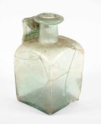 FLASCHE, grünes Glas, H 15,5, rest. und besch., RÖMISCH, ca.2.-3.Jh.n.Chr. Provenienz: