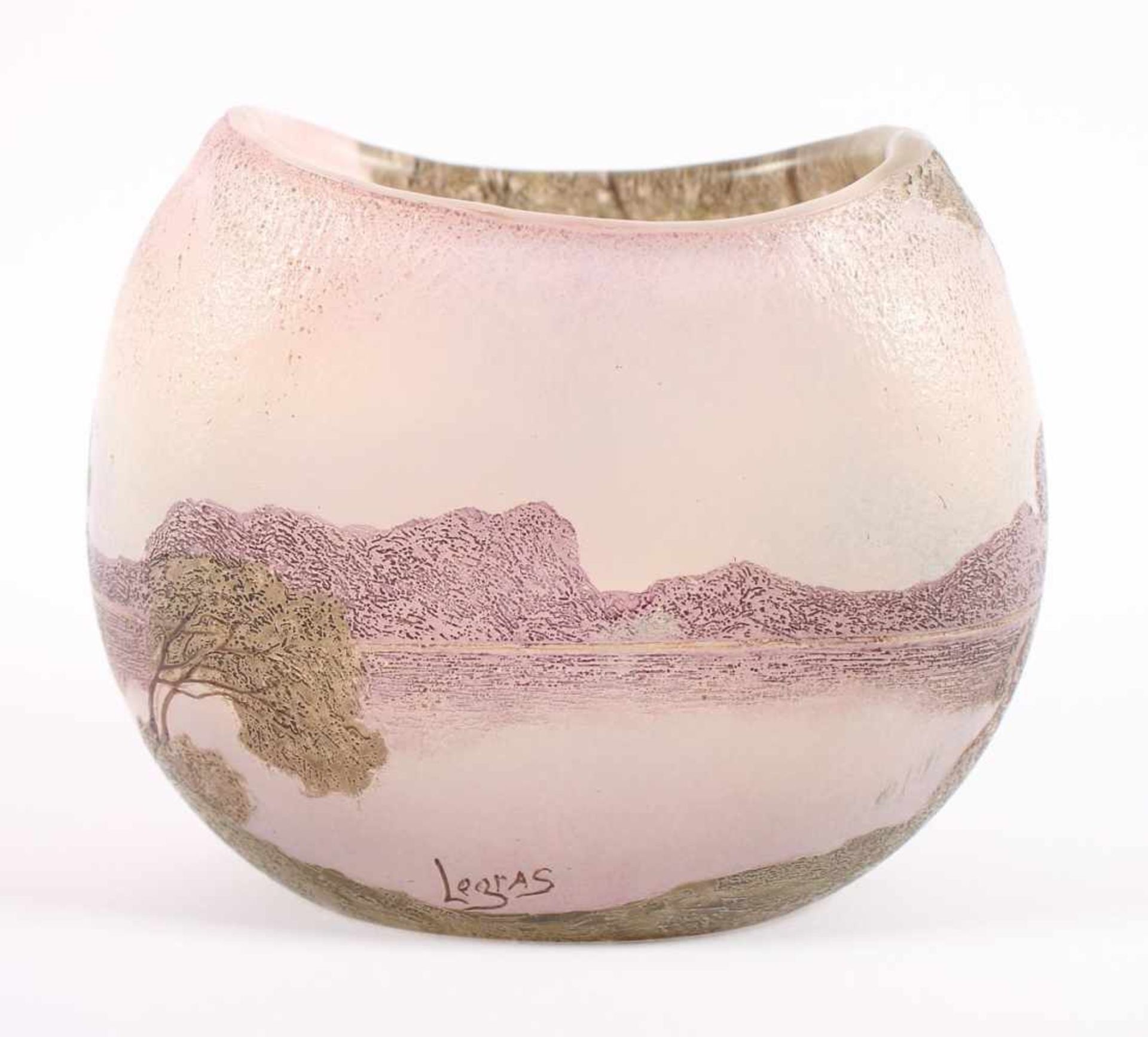 JUGENDSTIL-VASE, farbloses Glas, violett und grün überfangen, umlaufend geätzte Seelandschaft, H 11, - Image 2 of 2