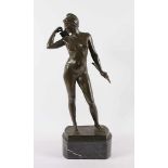 LIEBMANN, Hans Harry (1876-1929), "Diana mit einem Bogen und Pfeilköcher", Bronze, H 51, auf dem