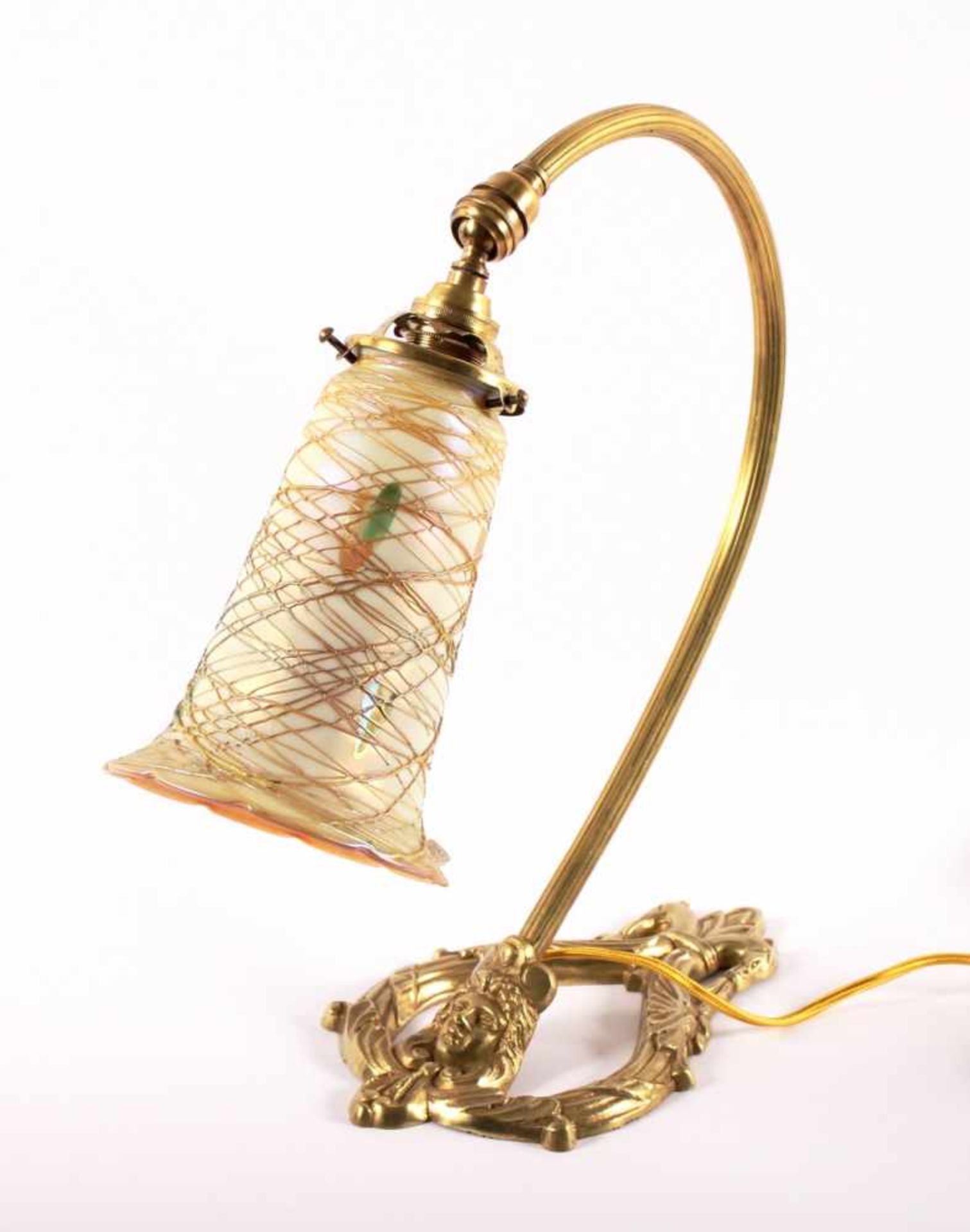 TISCHLAMPE, Bronze, einflammig, H 34, satiniertes Milchglas, irisiert, polychrome Aufschmelzungen,