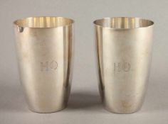 PAAR BECHER, 925/ooo, auf der glatten Wandung graviertes Monogramm "HQ", H 11, 335g, KOCH UND