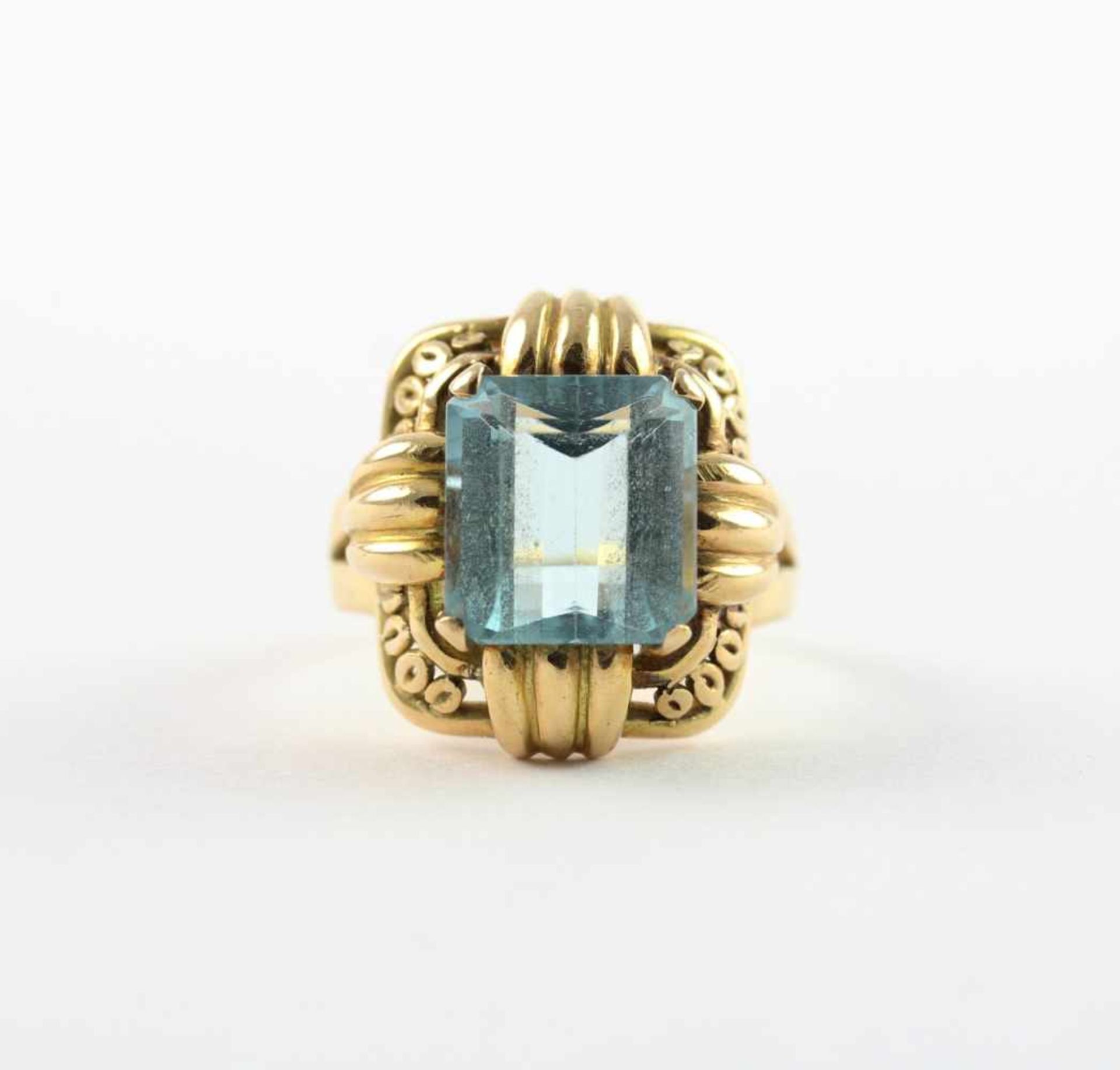 DAMENRING, 585/ooo Gelbgold geprüft, besetzt mit einem Aquamarin im Emerald-Cut, RG 56, 8,8g - Image 2 of 2