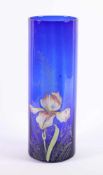 STANGENVASE, farbloses Glas, kobaltblau getönt, schauseitig Irisdekor in polychromer Emailmalerei, H