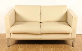 ZWEISITZERSOFA, Metall, gebürstet, Lederbezug, H 68, B 145, T 80, in der Art von KNOLL- - -22.00 %