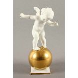 PUTTO AUF KUGEL, Goldstaffage und -rand (minst.ber.), H 19,5, ein Finger best., Entwurf Karl