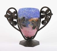 JUGENDSTIL-VASE, farbloses, satiniertes Glas, polychrome Pulvereinschmelzungen, vegetabile