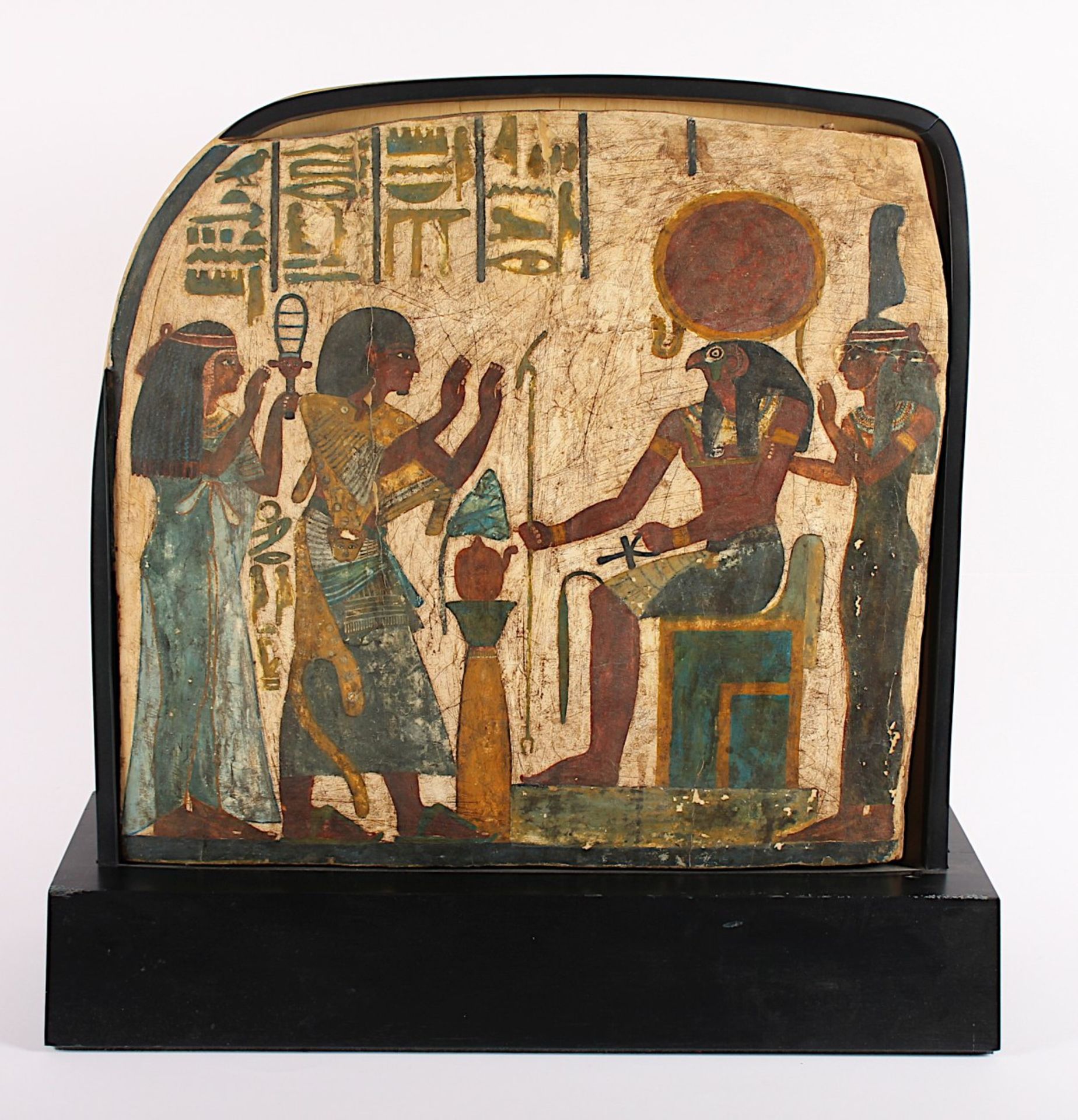 STELE MIT RE, HARACHTE UND MAAT, farbige Malerei auf Holz, nach altägyptischem Vorbild, montiert und