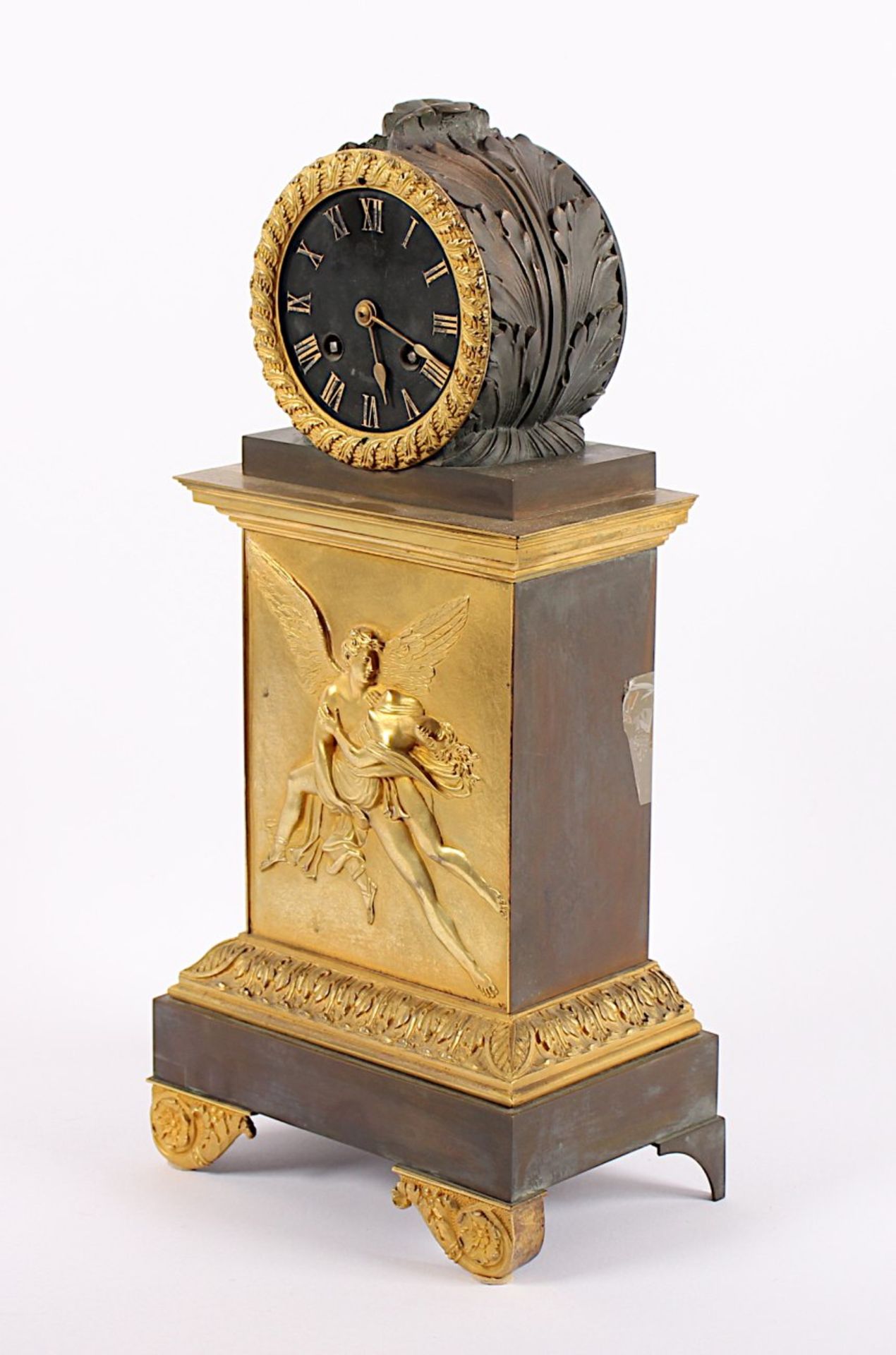 PENDULE, Bronze, teilw.vergoldet, Werk mit Schlag auf Glocke, rest.bed., Pendel und Glocke fehlen, H - Bild 2 aus 4