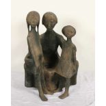 WELZEL, Manfred, "Mutter mit zwei Kindern", Bronze, H 74, mit natürlicher Patina, seitlich signiert,