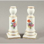 ZWEI LEUCHTER, polychromer Blumendekor, Goldstaffage, H 15, MEISSEN, 20.Jh.- - -22.00 % buyer's