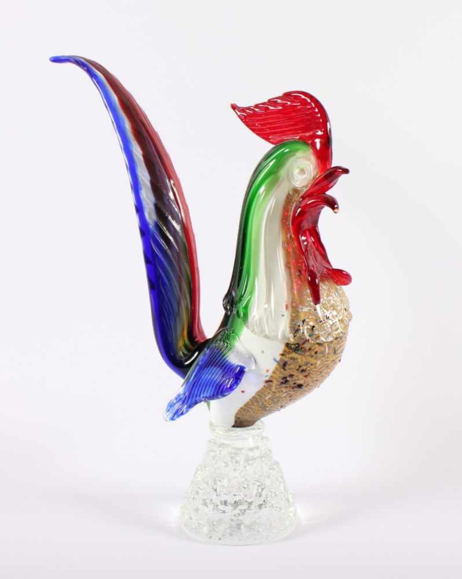 GLASSKULPTUR "HAHN", farbloses Glas, polychrom getönt, eingeschmolzene, zersprengte Silberfolie,