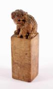 SIEGEL, Stein, plastisch geschnitzter Fo-Hund, H 10, CHINA- - -22.00 % buyer's premium on the hammer