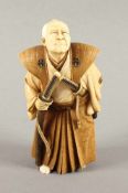 OKIMONO "SAMURAI", Elfenbein, sehr fein geschnitzt, unter dem Obi ein Wakizashi gesteckt, mit der