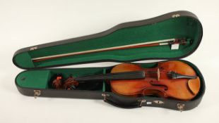 VIOLINE, 4/4-Geige, 60 cm, Gebrauchsspuren, wohl um 1900, mit Bogen, im Kasten- - -22.00 % buyer's