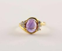 DAMENRING, 333/ooo Gelbgold, besetzt mit einem Amethystcabochon, RG 62, 3g- - -22.00 % buyer's