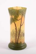 PAYSAGE DE VERRE-VASE, farbloses Glas, orange-gelb überfangen, polychromer Emaildekor, H 21,5,