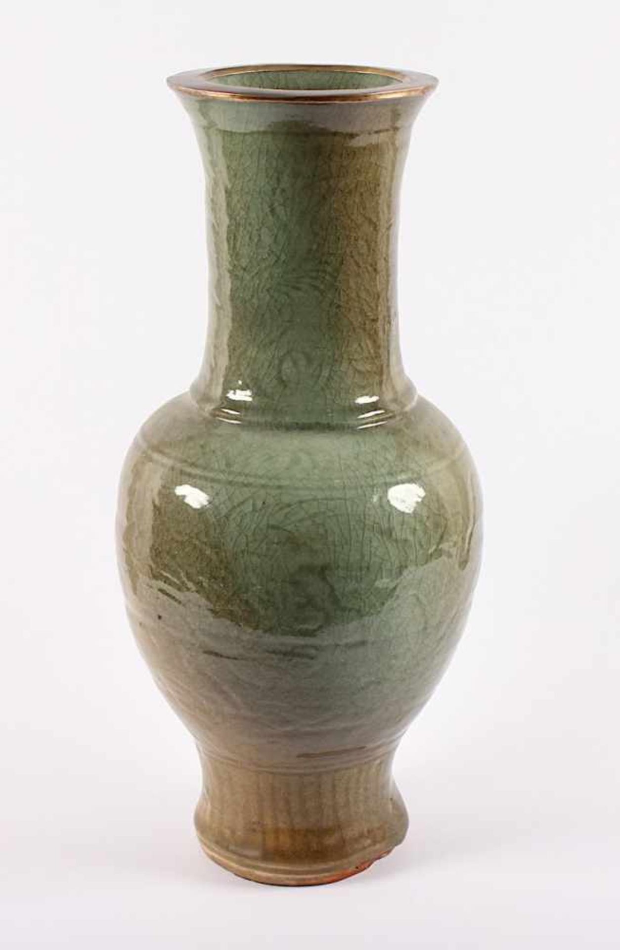 GROSSE SELADON-VASE, Porzellan, harter, im Brand rötlich verfärbter Scherben, gravierter Dekor, - Bild 2 aus 4