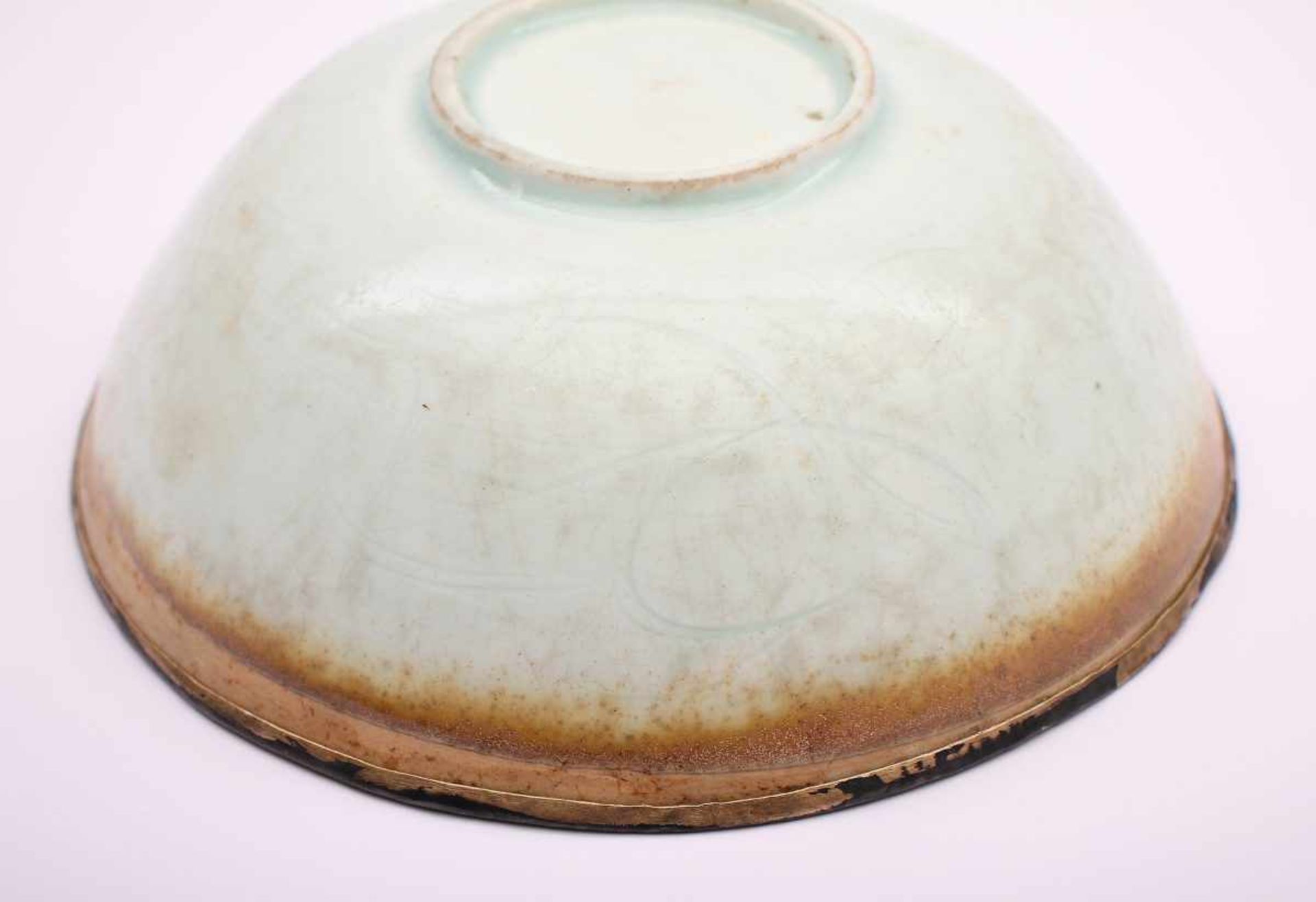 SCHALE MIT QINGBAI-GLASUR, sehr feiner, porzellanartiger Scherben mit den Lippenrand freilassender - Bild 9 aus 12