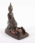 BUDDHA, Bronze, mit Resten von Vergoldung, Phra Phutta Pelalai, Buddha im Parileyaka-Wald, ein