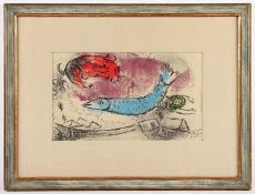 CHAGALL, Marc, "Der blaue Fisch", Farblithographie, ca. 22,5 x 38 (Passepartoutausschnitt), im Stein