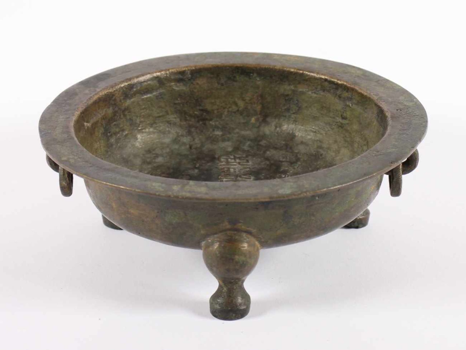 CENSER, Bronze, dreibeinig, zwei Ösen mit Haltering, Dm 15,5, CHINA, 19.Jh.- - -22.00 % buyer's