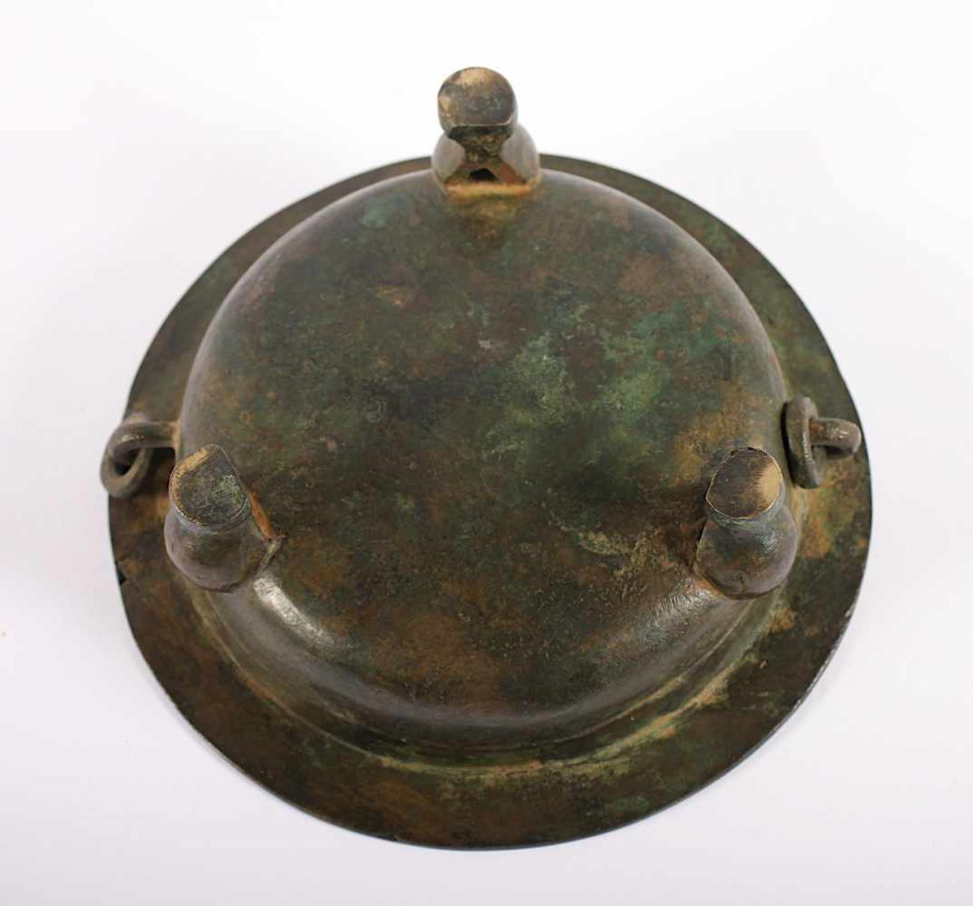 CENSER, Bronze, dreibeinig, zwei Ösen mit Haltering, Dm 15,5, CHINA, 19.Jh.- - -22.00 % buyer's - Bild 2 aus 2