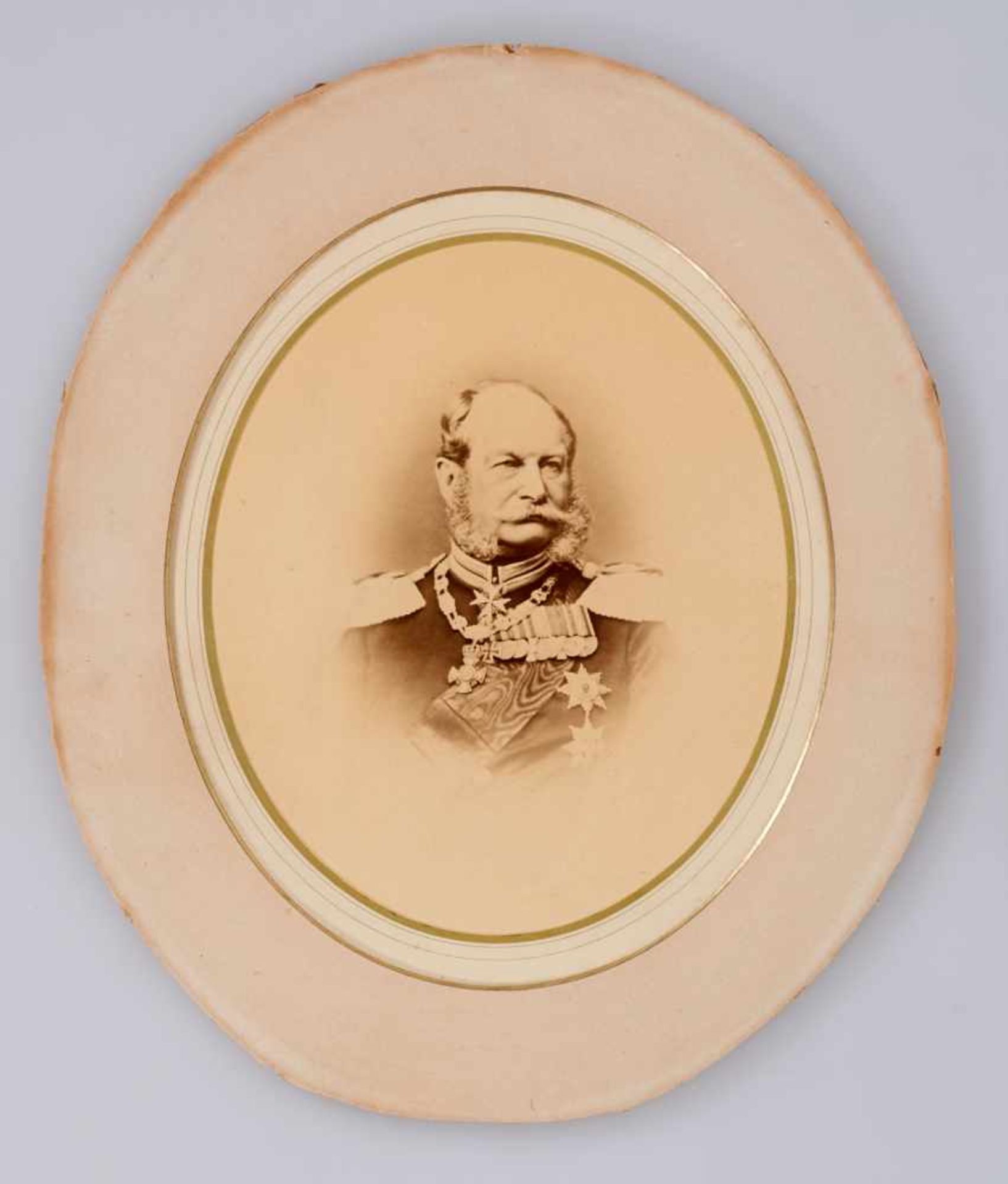 Porträts Wilhelm I., Deutscher Kaiser - Bruststück in Uniformmit Orden. Photographie. Um 1875. Ca.