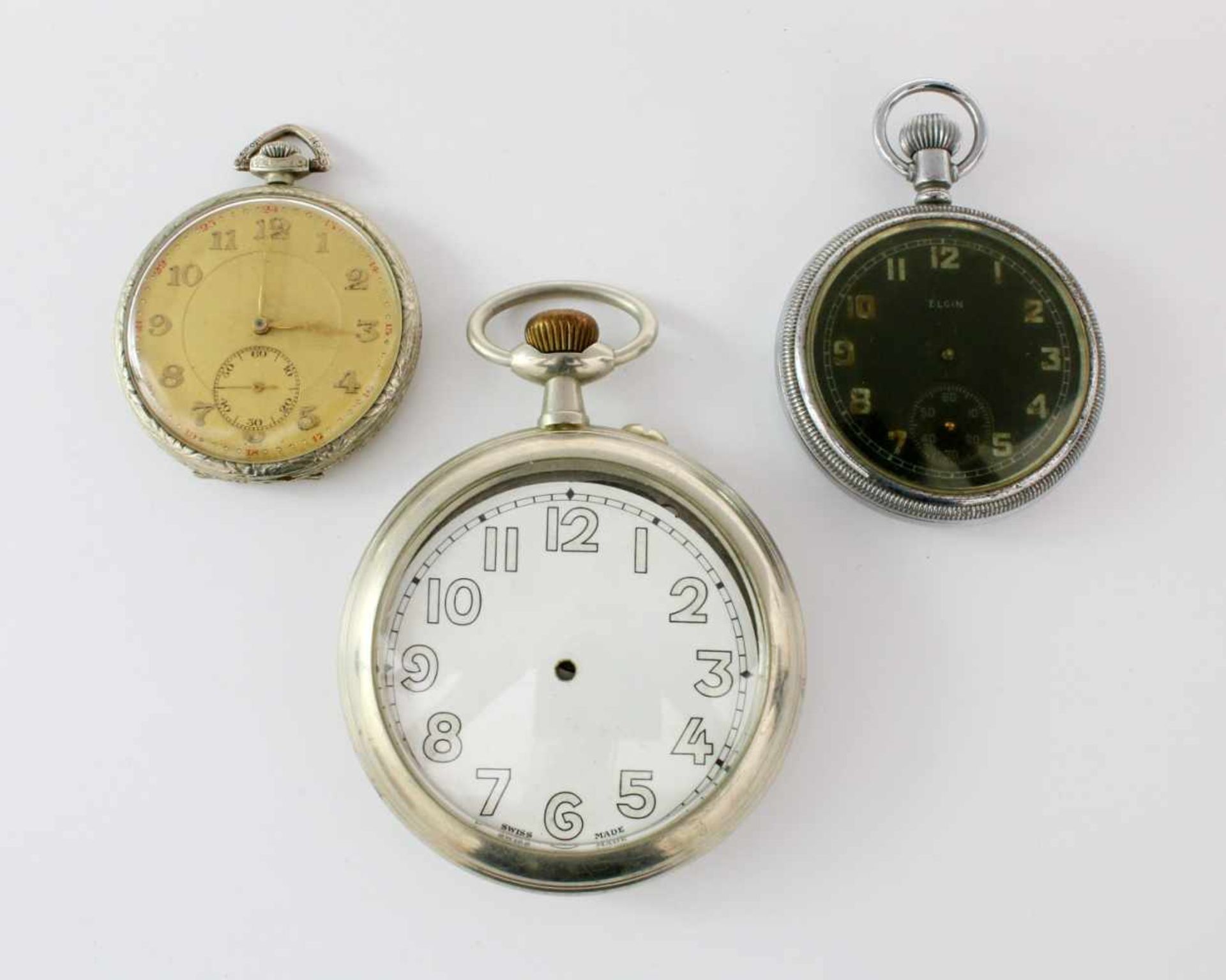 3 Taschenuhren1.) Große Eisenbahneruhr; Doxa; 2.) Militär-Uhr verschraubt; sign. Elgin (USA); Werk-