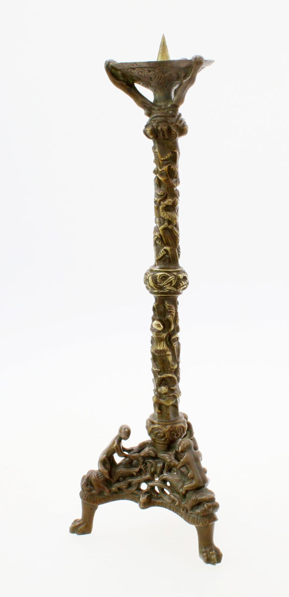 St. Bernward LeuchterAuf drei Tatzenfüßen stehend, neuzeitlich, Höhe: 35 cm.