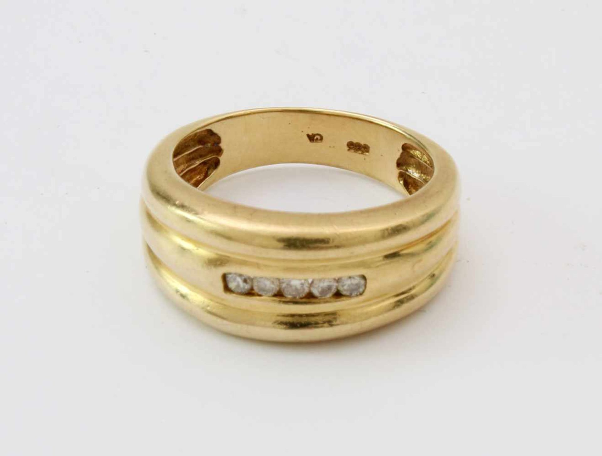 Gelbgold-Ring mit 5 BrillantenGG 585, Ring längskanneliert, mittig 5 Brillanten, Ringgröße: 56/57, - Bild 2 aus 3