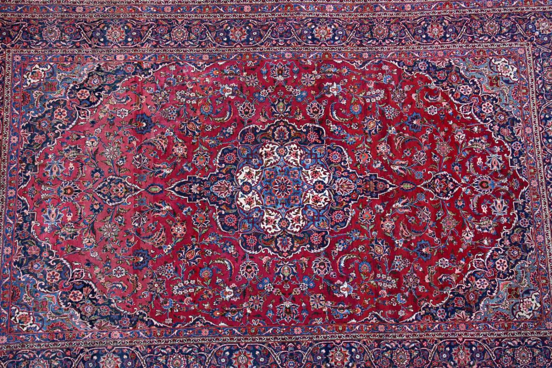 Keschan - Persien - älterGrundfarben Rot- und Blautöne, blauer Schuß, Abrash, Medaillon, - Bild 2 aus 2