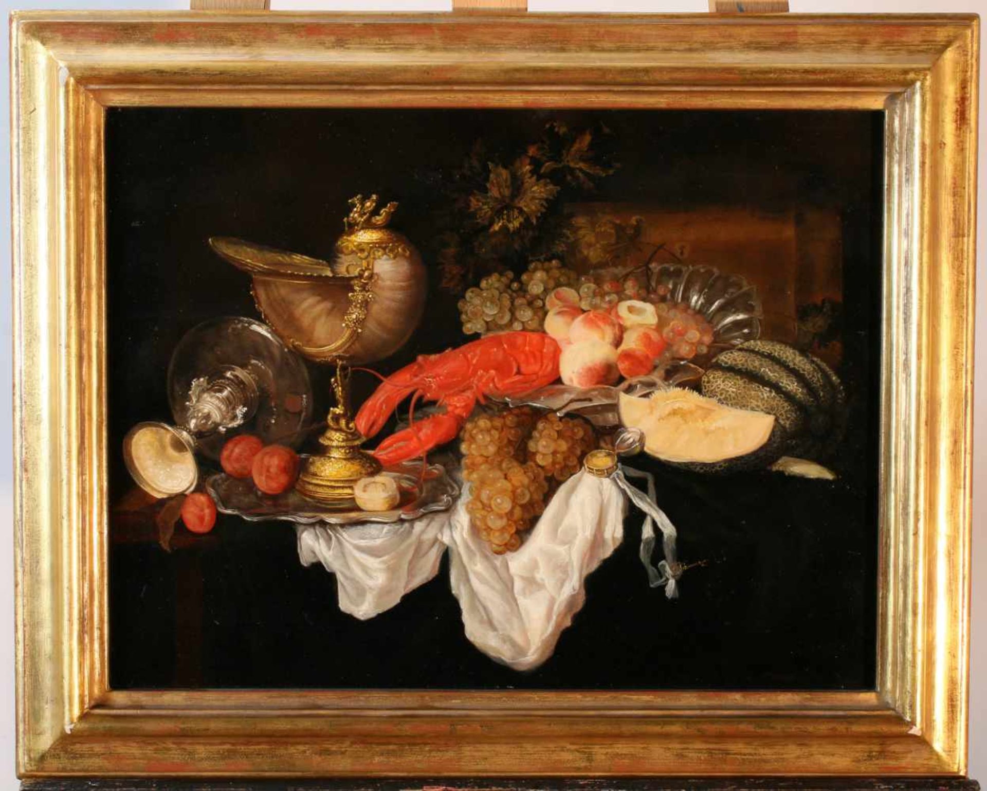 "Stillleben mit Früchten, Hummer und Nautiluspokal" - Gyula Boros (*1951)Öl auf Holz, rechts unten - Bild 2 aus 3