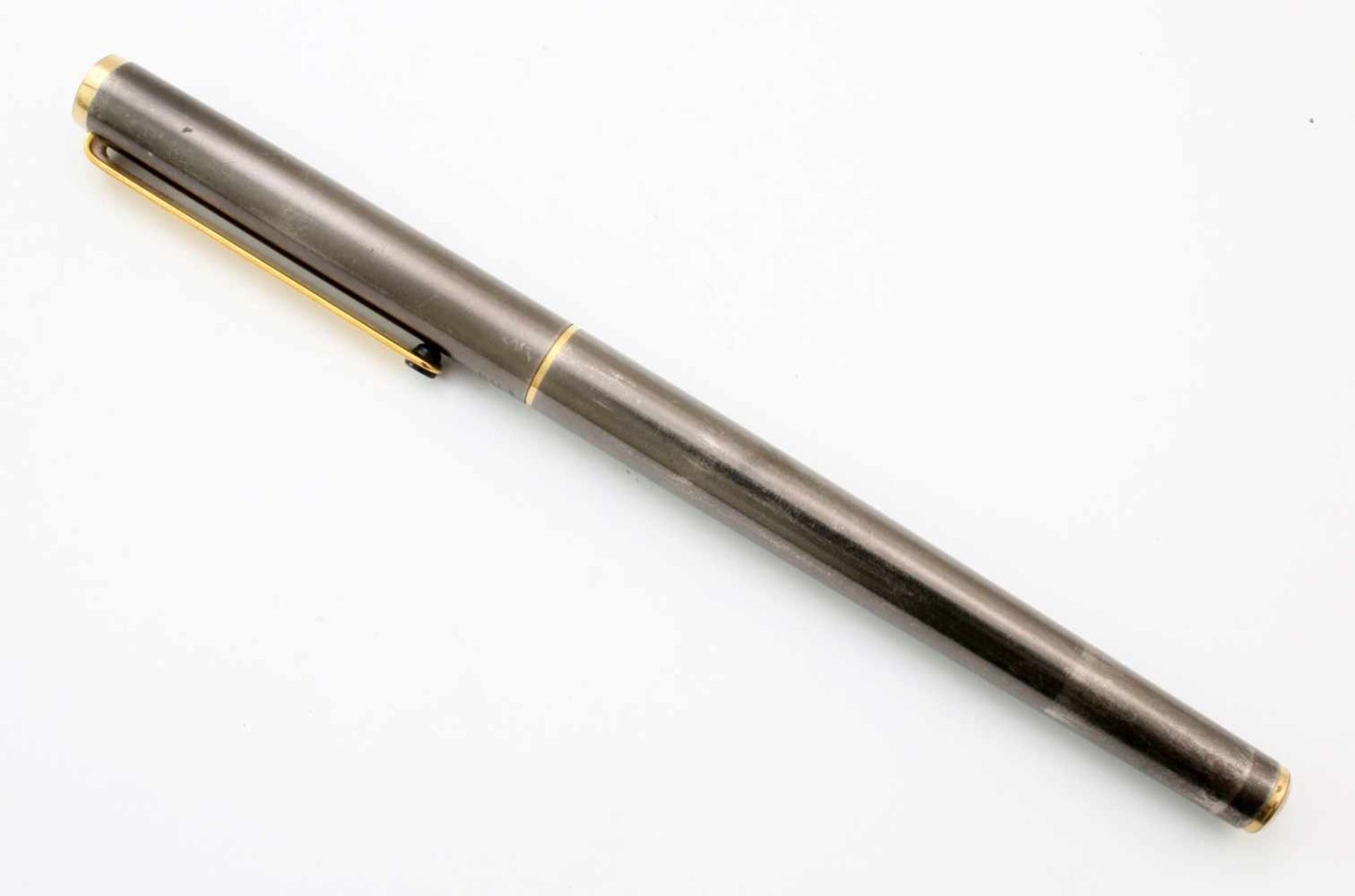 Kugelschreiber - MontblancKorpus anthrazit und vergoldete Elemente, funktionsfähig,