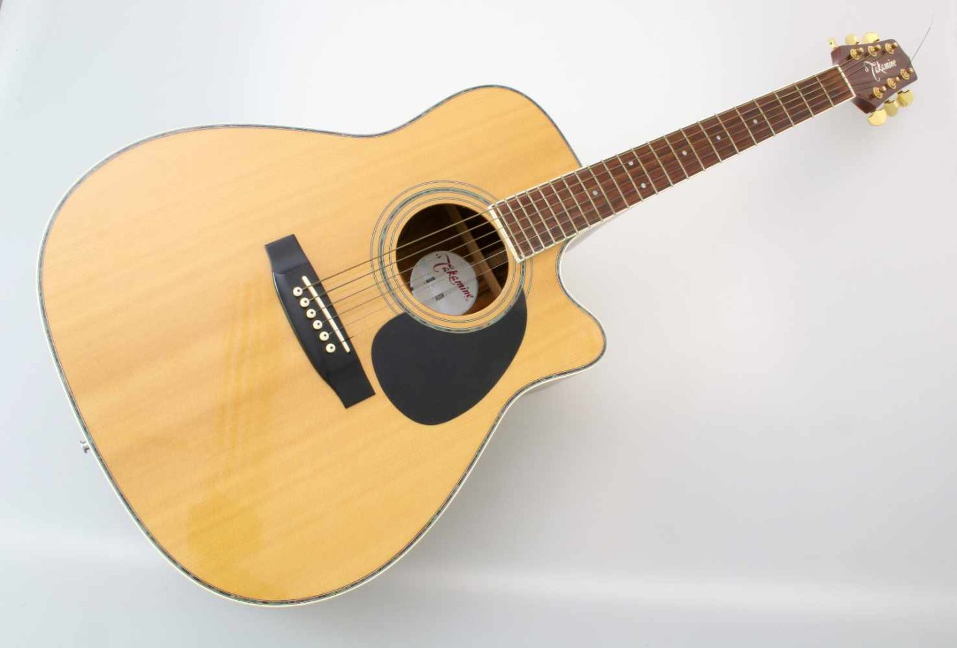 Westerngitarre Takamine EG-334c mit TonabnehmerIn sehr gutem Zustand, geringe Gebrauchsspuren,