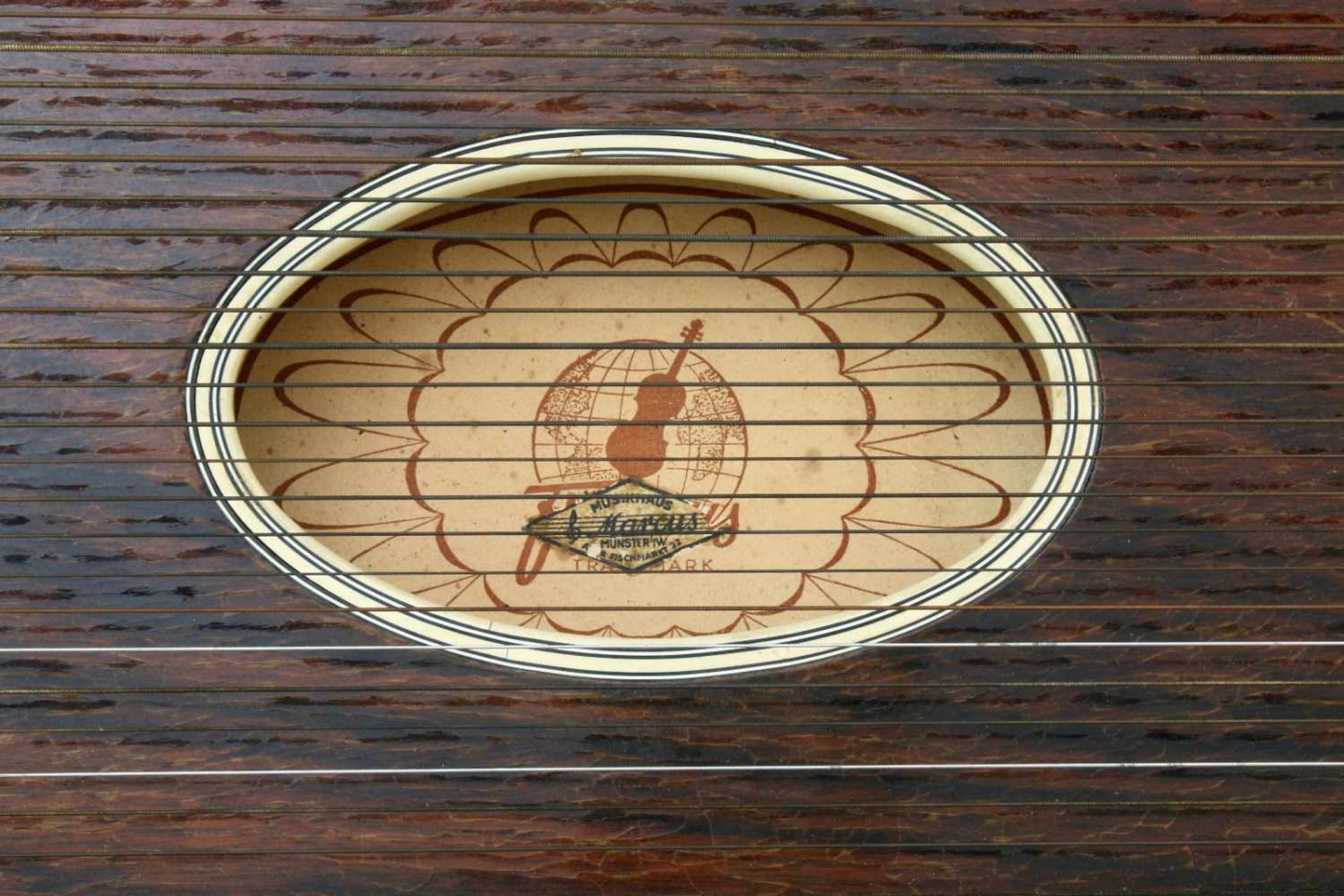 Framus Zither im Koffer33-seitige Zither, funktionsfähig, Stimmschrauben gängig, etwas Altersspuren, - Image 4 of 5