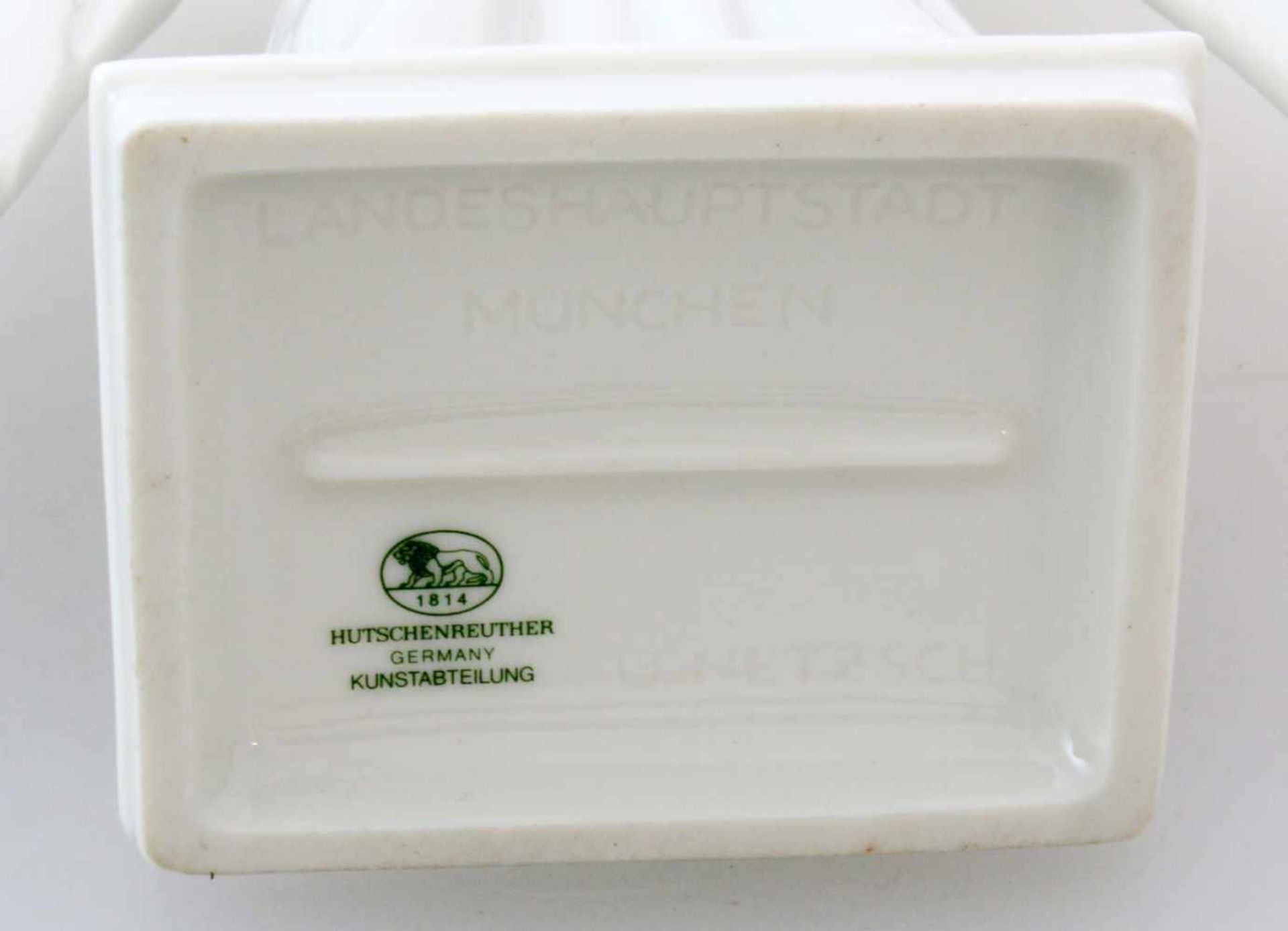 Münchener Kindl - Hutschenreuther - Uwe NetzschGlasiertes Weißporzellan, grüne Unterglasurmarkung in - Bild 5 aus 5