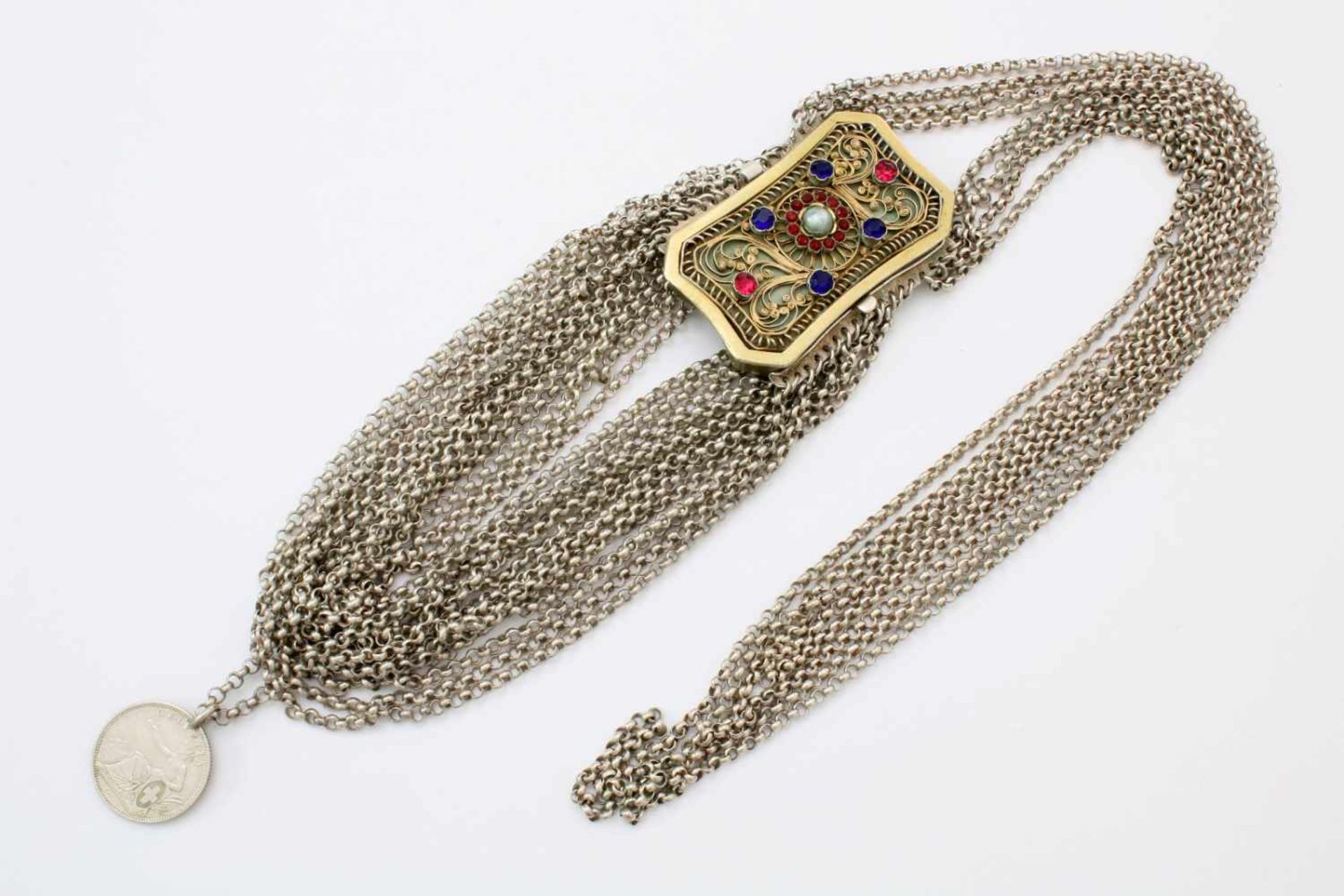 Silberne Kropfkette mit Steinbesatz um 186013-lötiges Silber, 18 Strangkette, mehrpassige