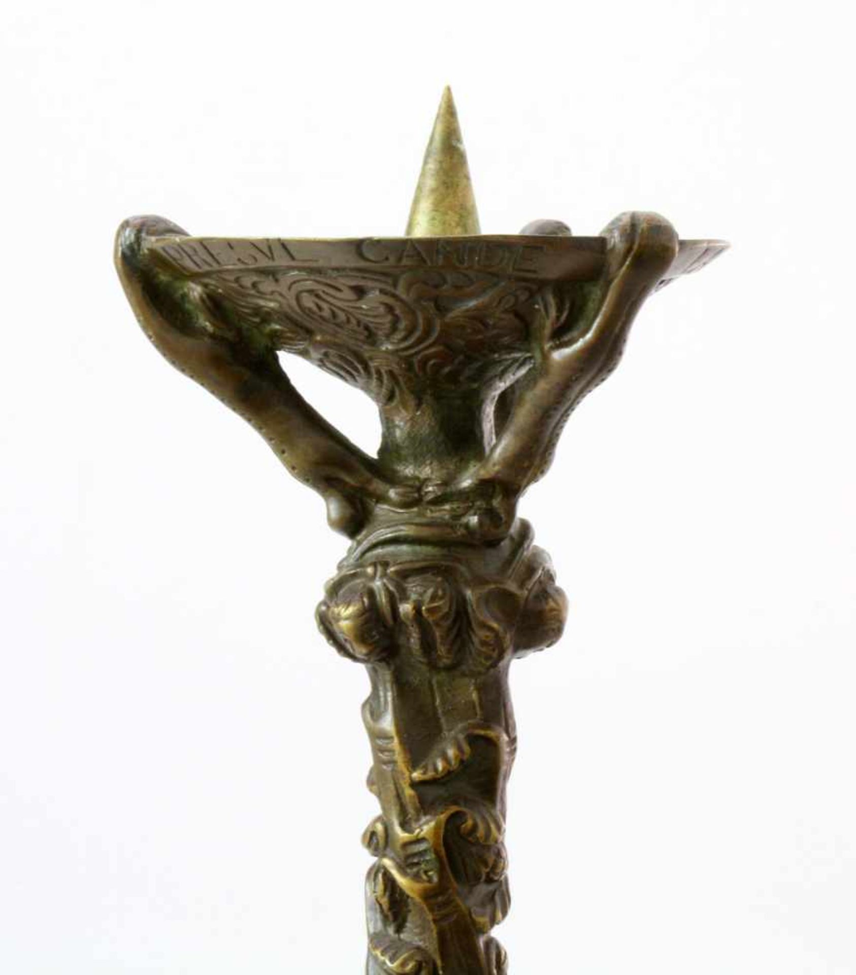 St. Bernward LeuchterAuf drei Tatzenfüßen stehend, neuzeitlich, Höhe: 35 cm. - Bild 4 aus 4