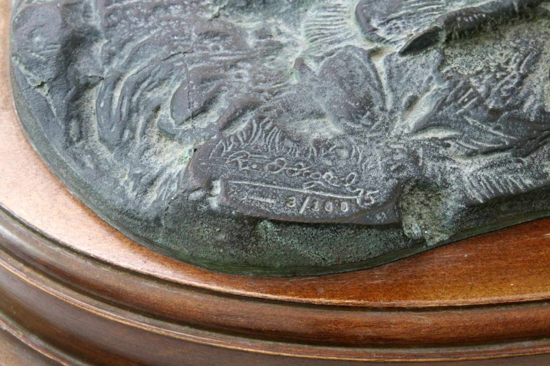 Bronzeplastik "Rebhuhn" - R. Odagled - 20. JahrhundertRebhuhn auf Naturplinthe, diese auf - Image 5 of 5