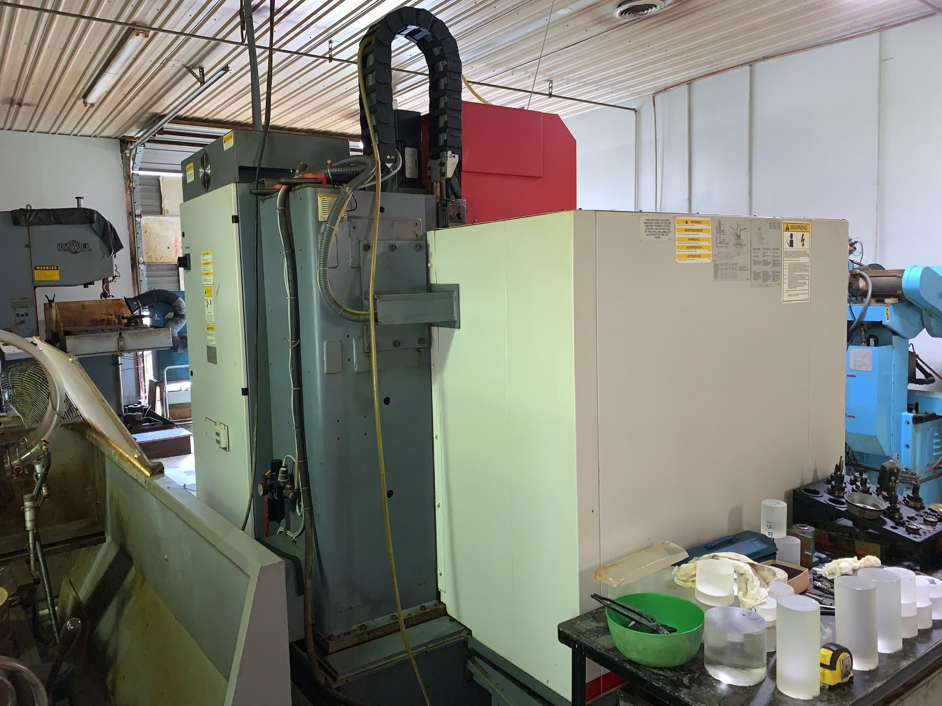 Cincinnati Milacron Arrow 500E CNC Vertical Machining Center - Image 6 of 13