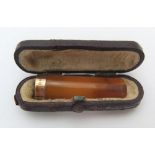 Late Victorian cased, 9ct gold tipped, amber cheroot holder, 5cm in length The gold band is loose