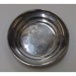 Small antique circular silver shallow dish in plain form 10 cm in diameter, 60 grams