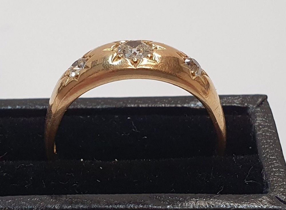 18ct yellow gold & 3 diamond ring (approx 0.5ct) Approx 3.9 grams gross, size P