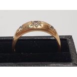 18ct yellow gold & 3 diamond ring (approx 0.5ct) Approx 3.9 grams gross, size P