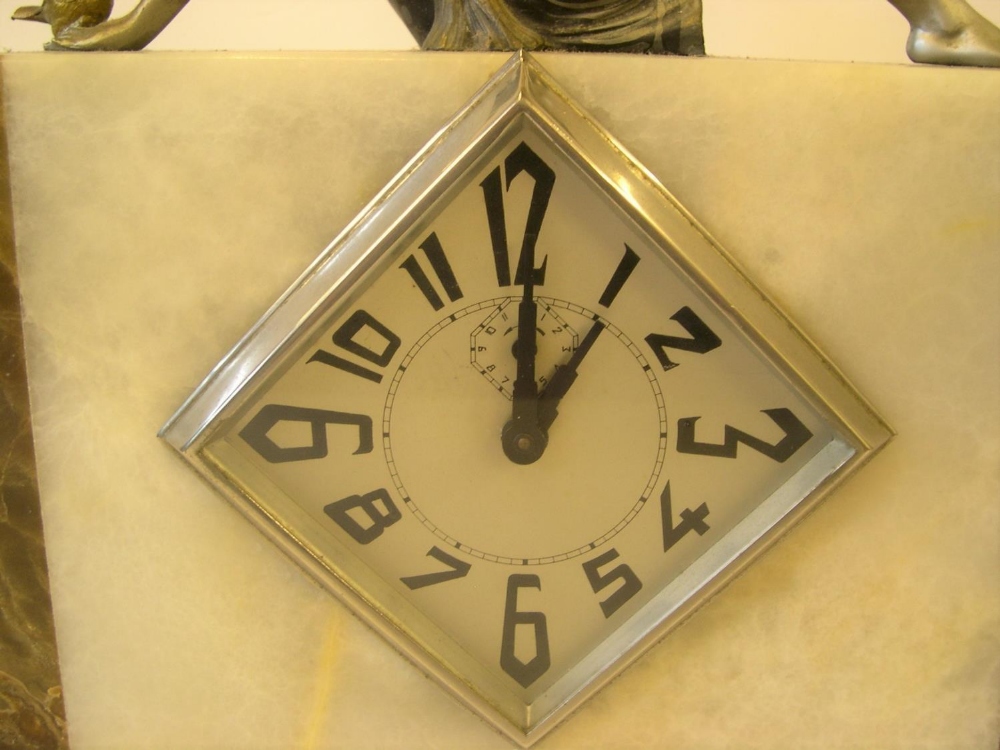 Early/mid 20thC Art Deco windable mantle clock - Image 3 of 4