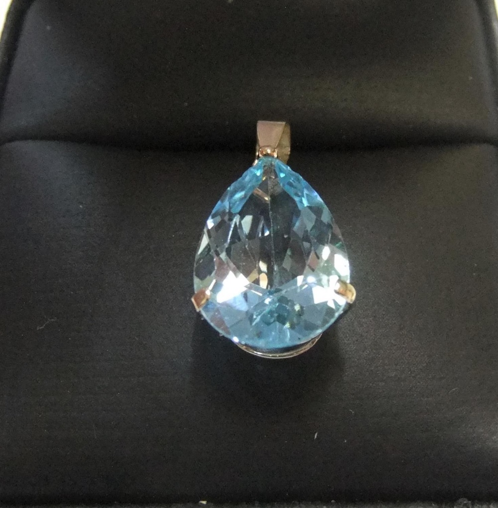 9ct yellow imported gold pendant set with a large pear cut blue topaz Approx 1.6 grams gross